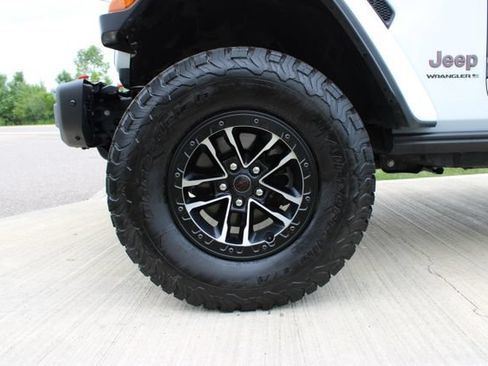 Used 2025 Jeep Wrangler Unlimited Rubicon AWD/4WD image 30
