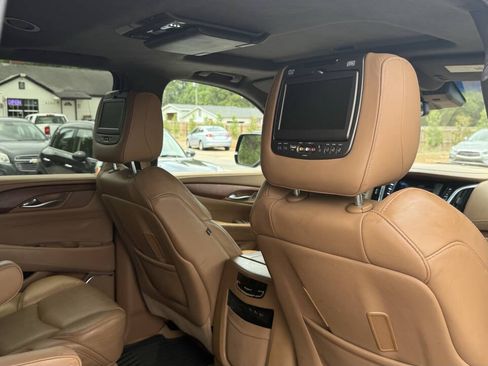 Used 2017 Cadillac Escalade Platinum AWD/4WD image 17