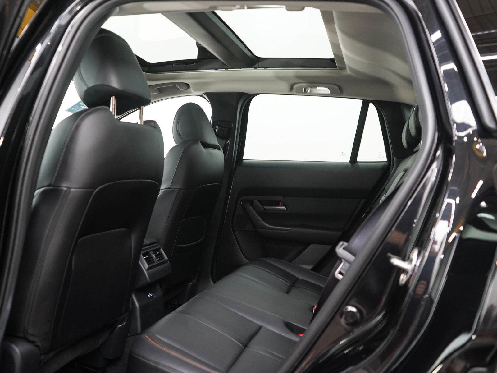 Certified 2026 MAZDA CX-50 AWD 2.5 S w/ Premium Package image 18