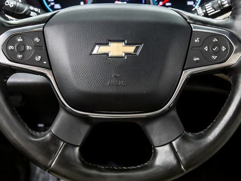 Used 2022 Chevrolet Traverse LT FWD image 25