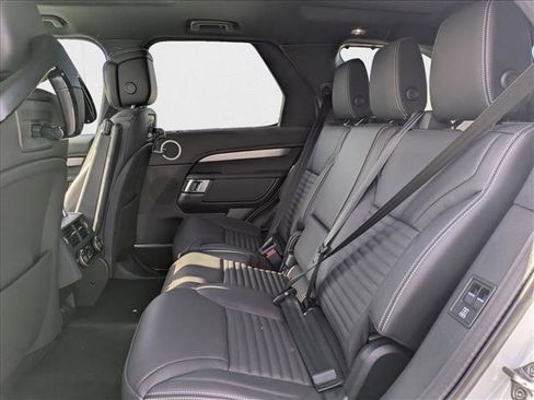 New 2025 Land Rover Discovery Dynamic SE image 16