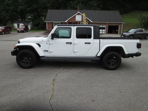 Used 2021 Jeep Gladiator Sport image 2