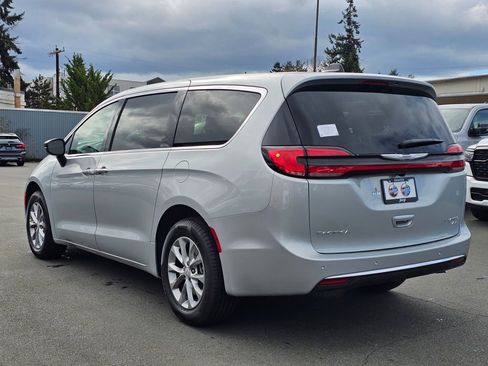 New 2026 Chrysler Pacifica Limited image 6