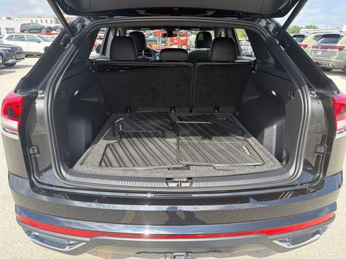 Certified 2025 Volkswagen Atlas Cross Sport SE w/ Panoramic Sunroof Package AWD/4WD image 28