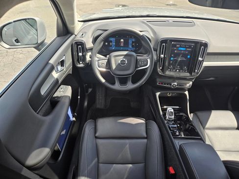 Certified 2025 Volvo XC40 B5 Plus AWD/4WD image 20