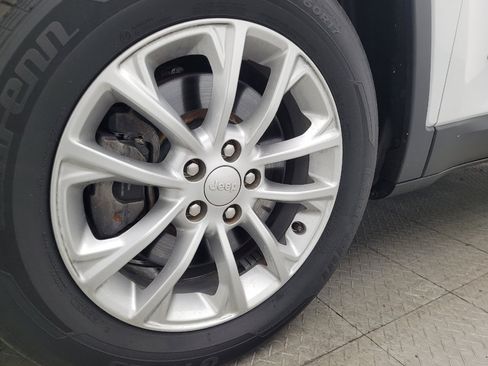 Used 2019 Jeep Cherokee Latitude w/ Popular Appearance Group image 31