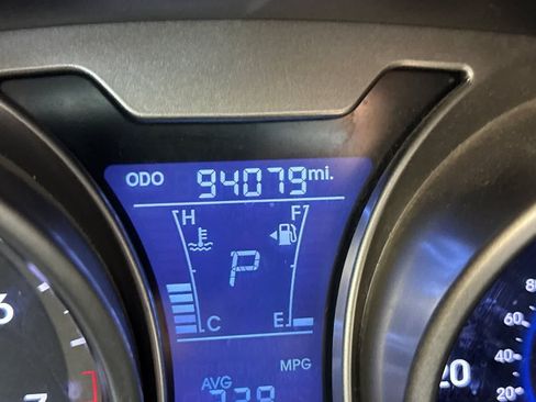 Used 2015 Hyundai Veloster FWD image 25
