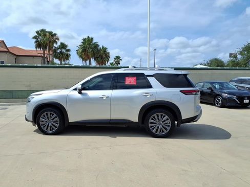 Used 2025 Nissan Pathfinder SL w/ SL Premium Package FWD image 2