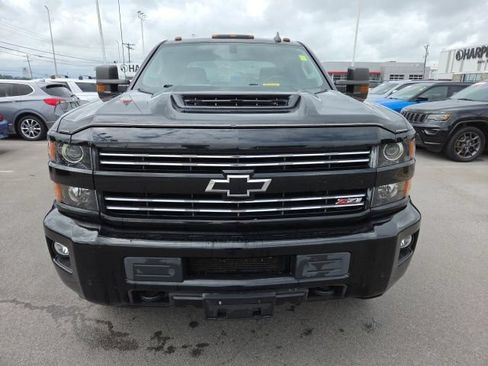 Used 2019 Chevrolet Silverado 2500 LT w/ Midnight Edition AWD/4WD image 2