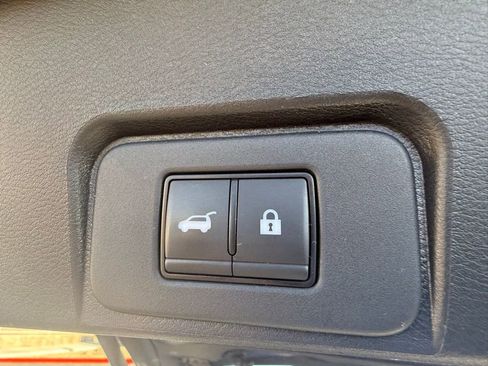 Used 2025 Nissan Rogue SV image 19