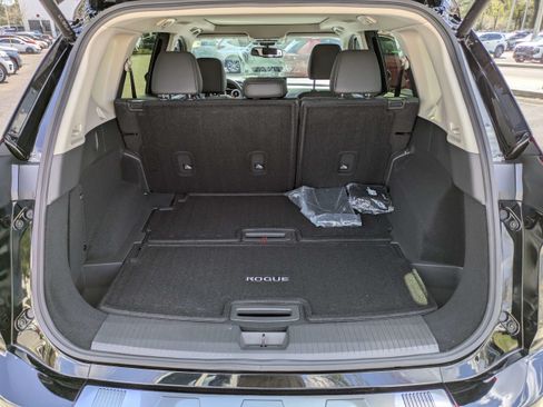 Certified 2025 Nissan Rogue SL w/ SL Premium Package FWD image 13