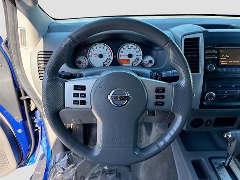 Used 2013 Nissan Frontier Desert Runner image 11