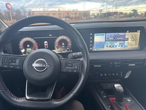 Used 2025 Nissan Kicks SR AWD/4WD image 9