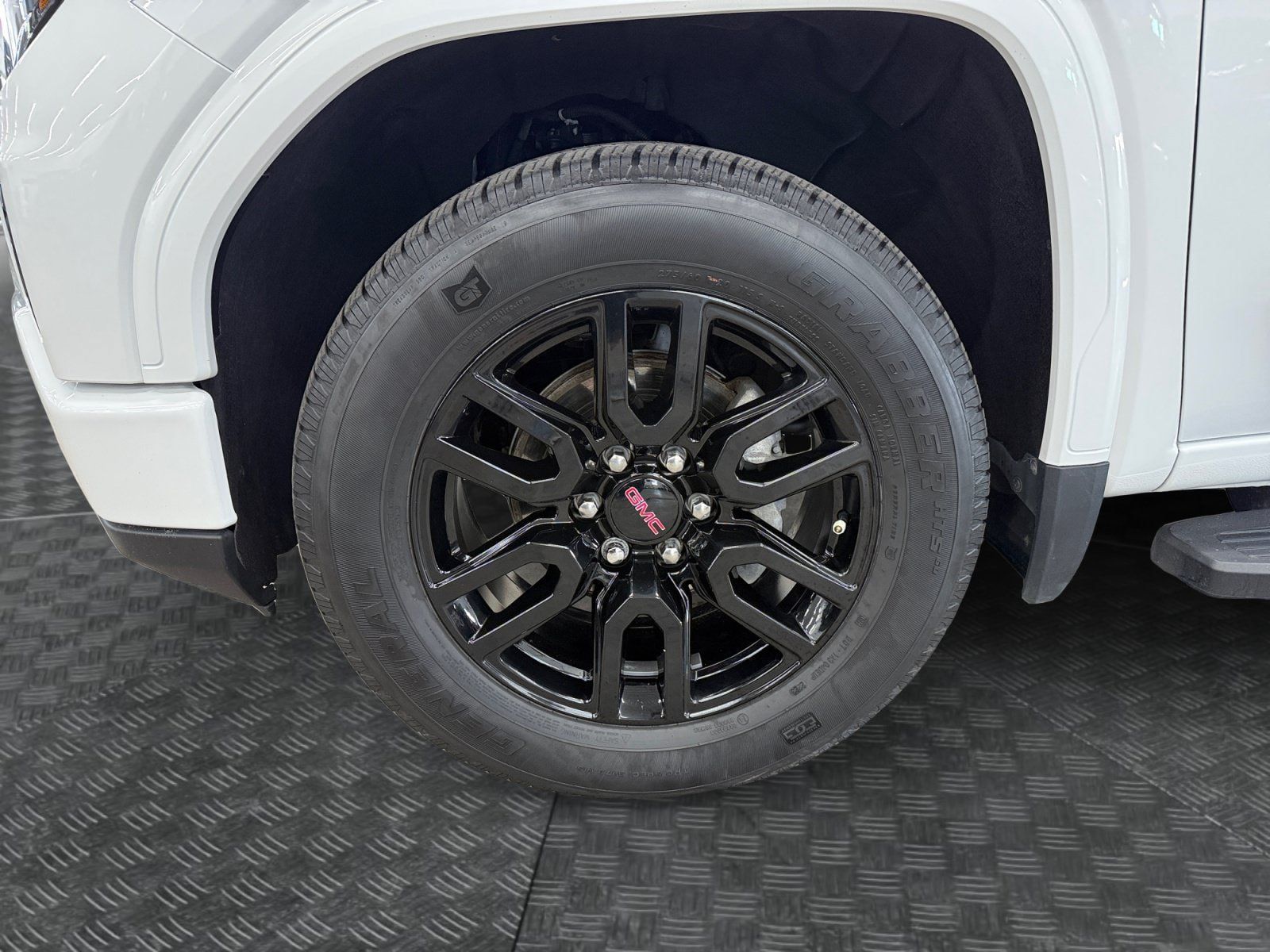 Used 2024 GMC Sierra 1500 Elevation w/ LPO, Elevation Black Package AWD/4WD image 32