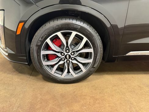 Used 2024 Cadillac XT6 Sport w/ LPO, Floor Liner Package AWD/4WD image 90