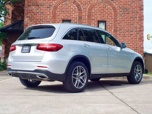 Used 2019 Mercedes-Benz GLC 300 4MATIC image 5