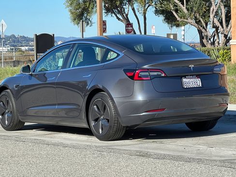 Used 2018 Tesla Model 3 Mid Range image 6