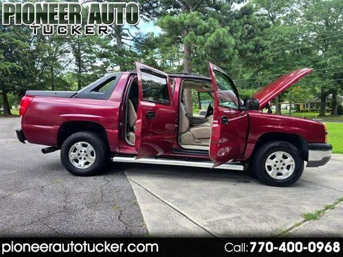 Used 2004 Chevrolet Avalanche Z71 w/ Preferred Equipment Group image 1