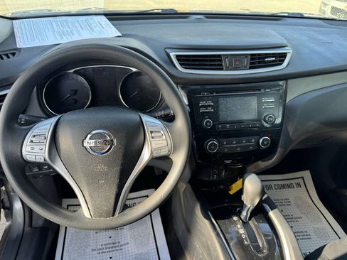 Used 2016 Nissan Rogue S w/ S Family Package image 7