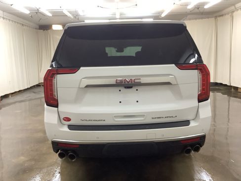 Used 2024 GMC Yukon XL Denali w/ Advanced Technology Package RWD image 6