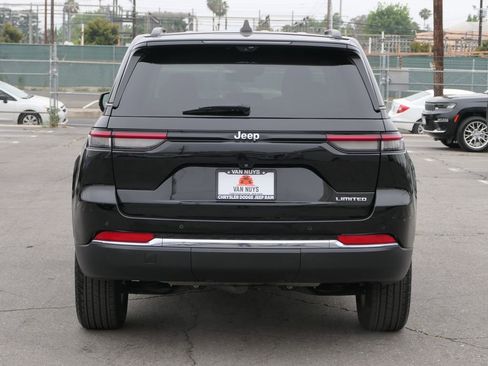 Used 2023 Jeep Grand Cherokee Limited w/ Luxury Tech Group II RWD image 6
