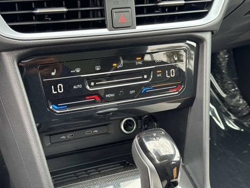 New 2026 Volkswagen Taos SE FWD image 23