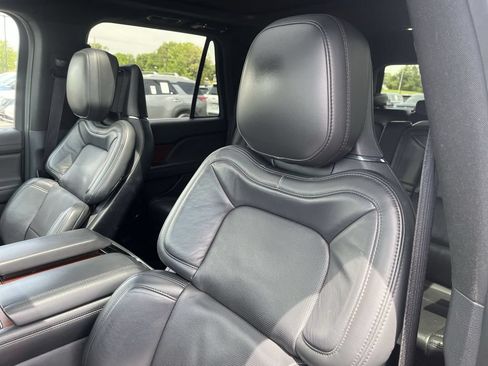 Used 2023 Lincoln Navigator Reserve AWD/4WD image 11