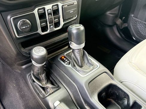 Used 2021 Jeep Wrangler Unlimited Sahara AWD/4WD image 18