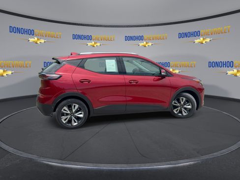 Used 2022 Chevrolet Bolt EUV LT w/ Convenience Package FWD image 12