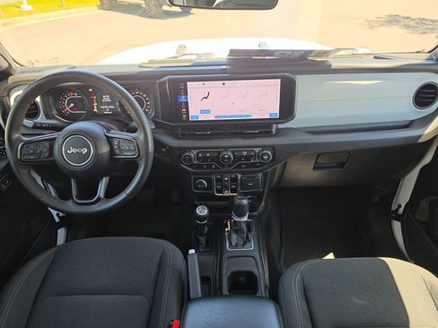 Used 2024 Jeep Gladiator Sport AWD/4WD image 18