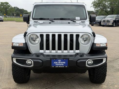 Used 2022 Jeep Gladiator Overland AWD/4WD image 3