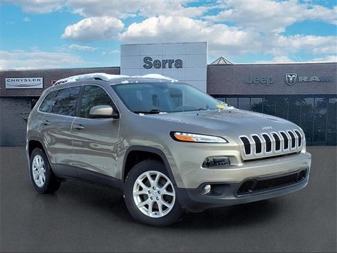 Used 2017 Jeep Cherokee Latitude w/ Cold Weather Group image 1