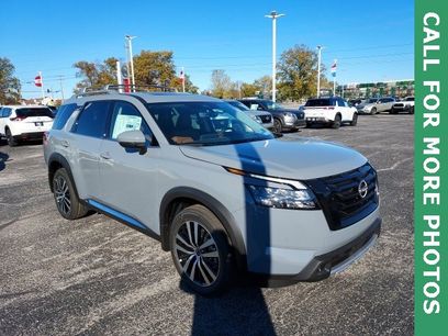 New 2025 Nissan Pathfinder Platinum w/ Lighting Package (N92)