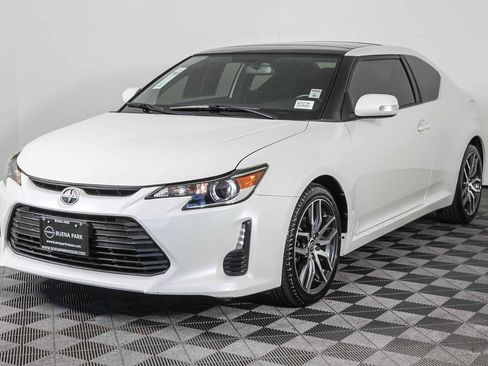 Used 2016 Scion tC image 3