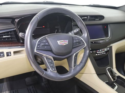 Used 2018 Cadillac XT5 Luxury w/ Driver Awareness Package FWD image 6