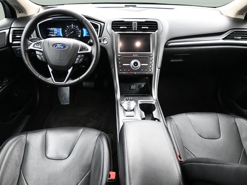 Used 2019 Ford Fusion Energi Titanium FWD image 10