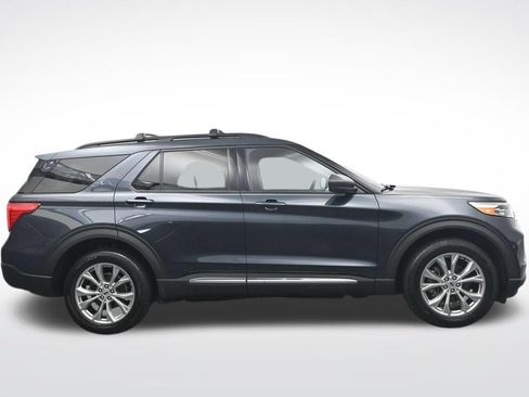Used 2023 Ford Explorer XLT w/ Equipment Group 202A AWD/4WD image 4