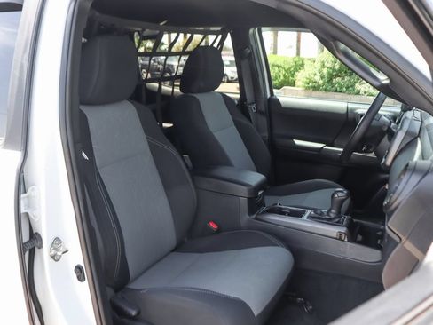 Used 2021 Toyota Tacoma TRD Off-Road w/ Technology Package AWD/4WD image 41