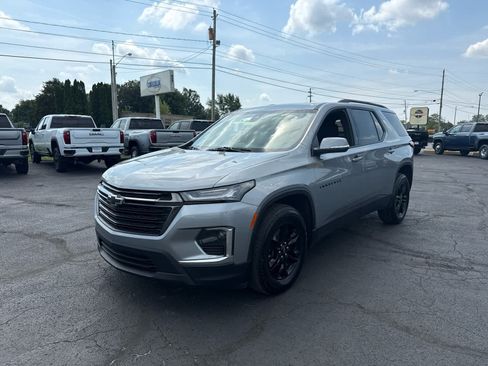 Certified 2023 Chevrolet Traverse LT FWD image 1