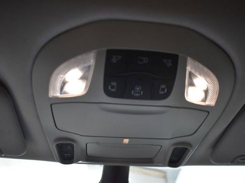 Used 2023 Chrysler Pacifica Limited FWD image 35