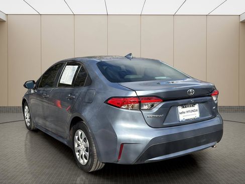 Used 2022 Toyota Corolla LE image 3