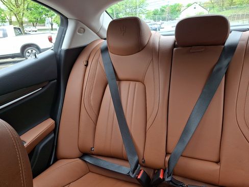 Used 2021 Maserati Ghibli S Q4 AWD/4WD image 18