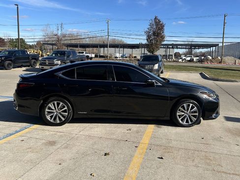 Used 2021 Lexus ES 300h w/ Accessory Package 2 image 5