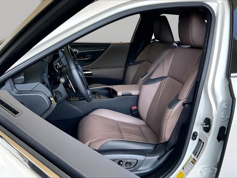 Used 2024 Lexus ES 300h Ultra Luxury w/ Accessory Package (Z2) FWD image 7