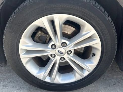 Used 2016 Ford Taurus SEL w/ Equipment Group 201A FWD image 14
