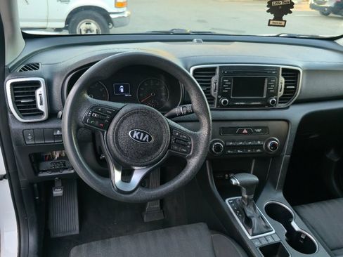 Used 2017 Kia Sportage LX AWD/4WD image 10