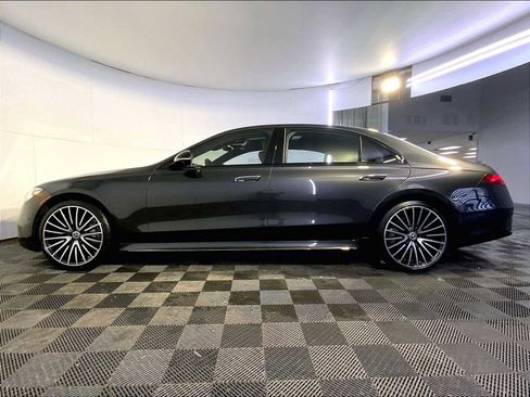 Used 2023 Mercedes-Benz S 580 4MATIC Sedan image 2
