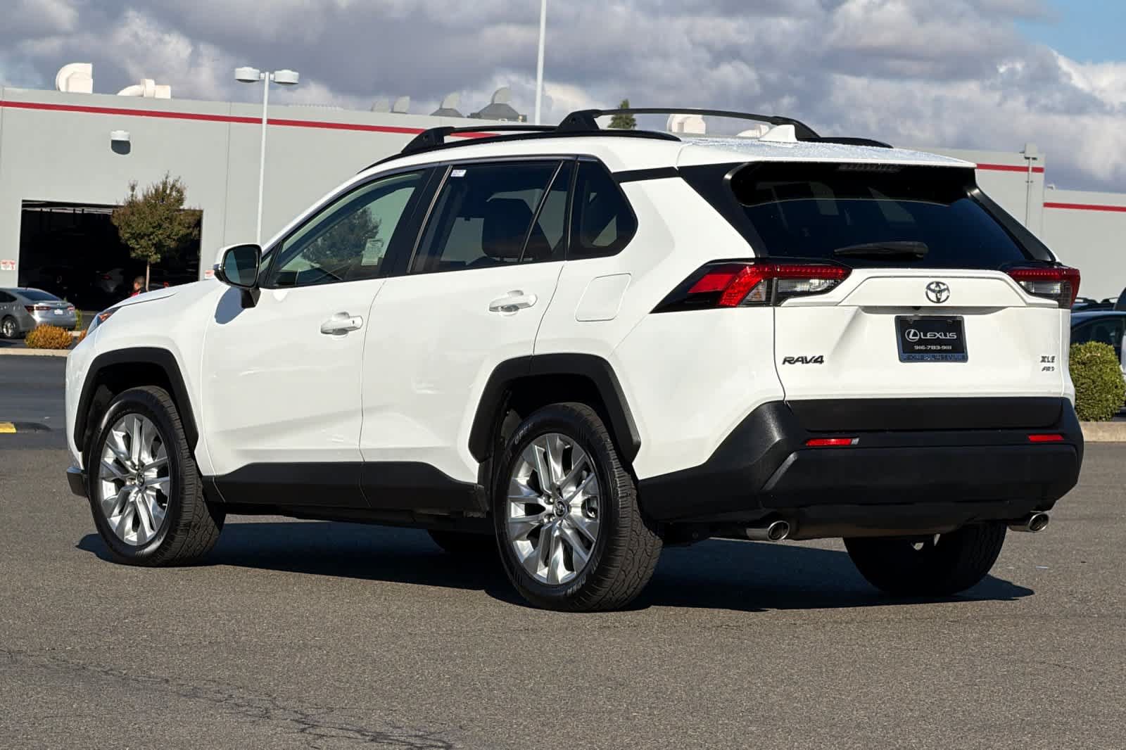 Used 2019 Toyota RAV4 XLE Premium w/ Cold Weather Package AWD/4WD image 7