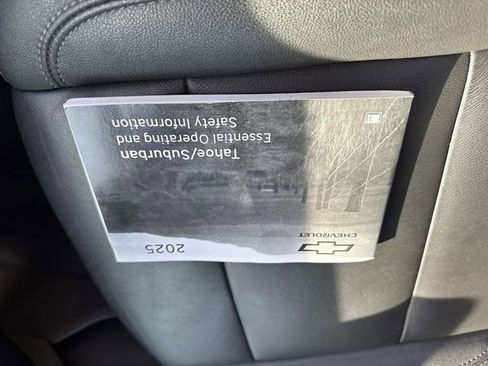 Used 2025 Chevrolet Suburban Z71 image 35