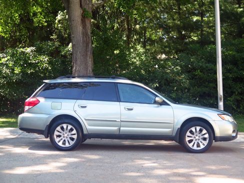 Used 2009 Subaru Outback 2.5i Limited AWD/4WD image 5
